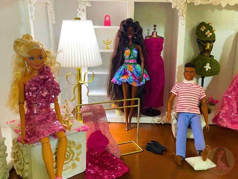 How To Set Up & Decorate Your Dollhouse Closet