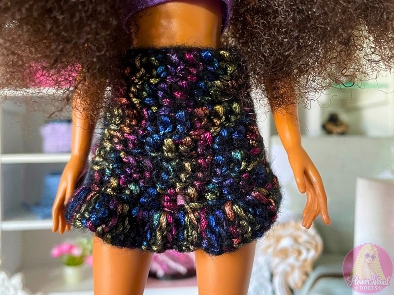 Crochet Sparkle Flared Fashion Doll Skirt – Free Pattern & Tutorial