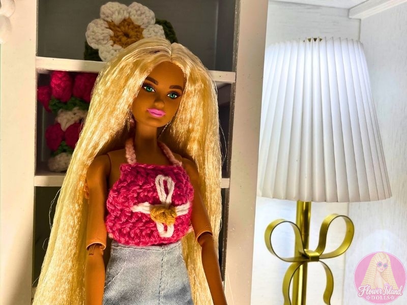 Crochet Daisy Halter Fashion Doll Blouse – Free Pattern & Tutorial