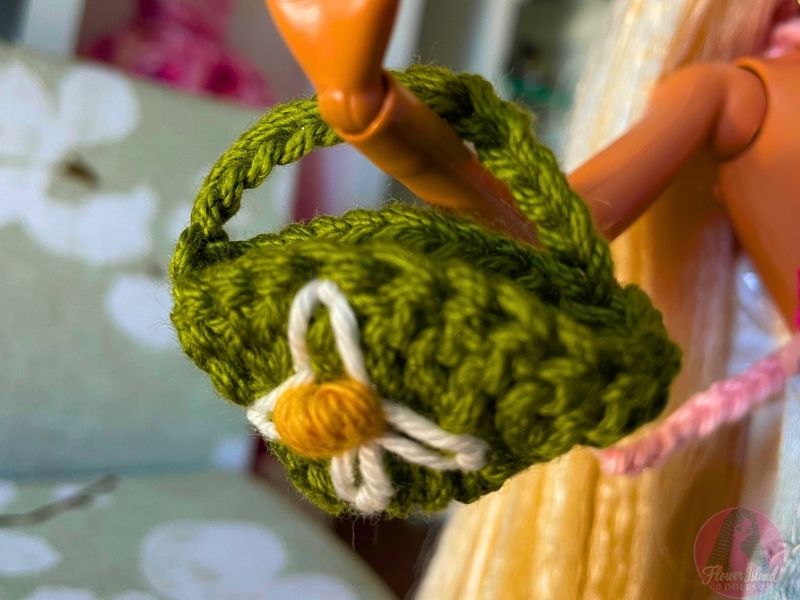 Lazy Daisy Embellished Crochet Fashion Doll Handbag Free Pattern & Tutorial