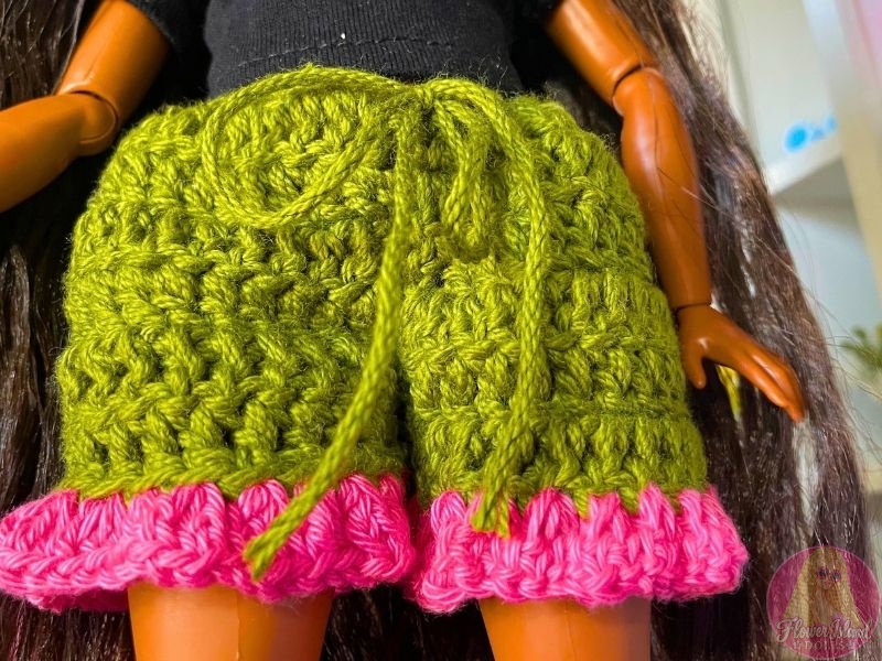 Crochet Flared Leg Fashion Doll Shorts – Free Pattern & Tutorial