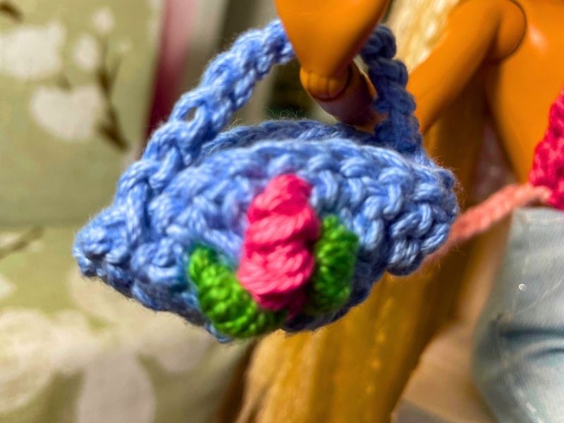 Statement Rosebud Blossom Crochet Fashion Doll Handbag Free Pattern & Tutorial