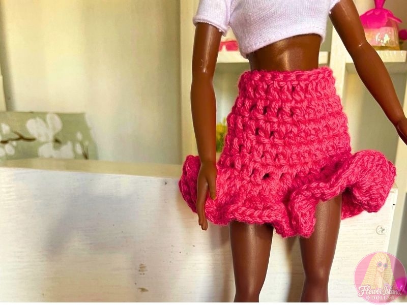 Crochet Flared Ruffle Fashion Doll Skirt – Free Pattern & Tutorial